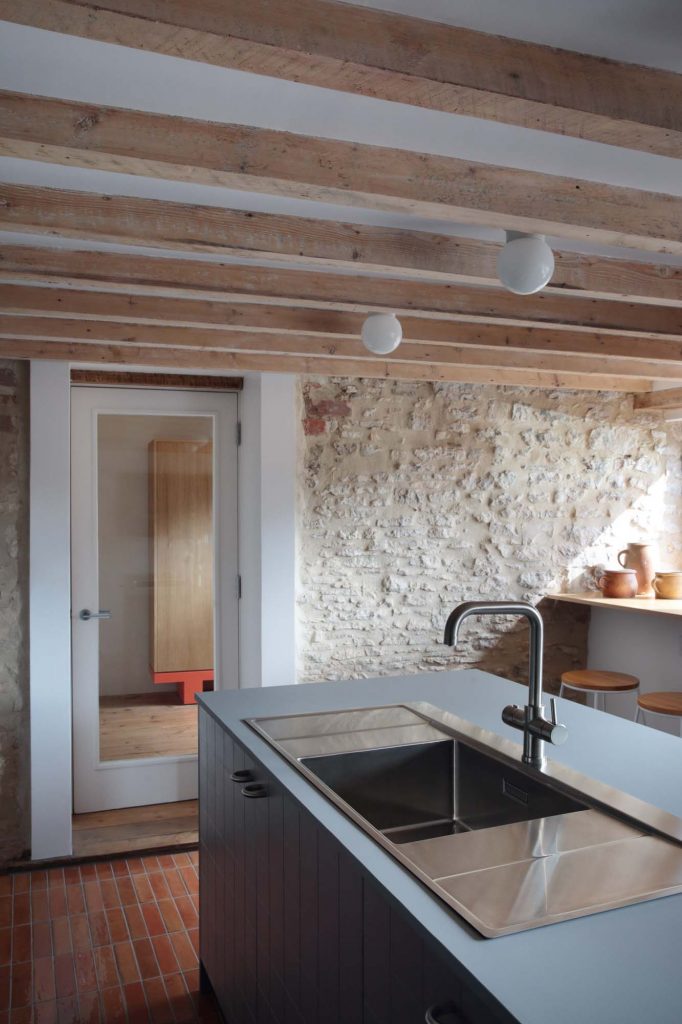 Kitchen design London, Farmhouse kitchen, simple kitchen design, laminate kitchen